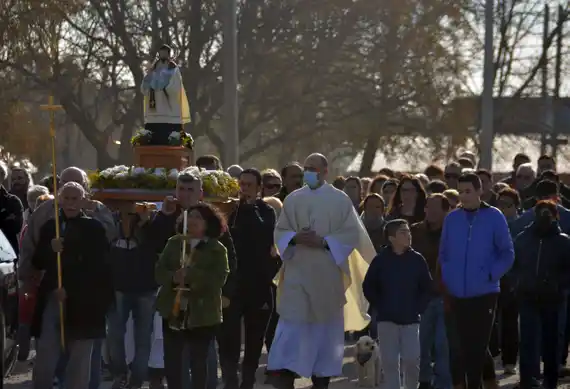 Cientos de personas se congregaron una vez más para reivindicar la figura de San Cayetano