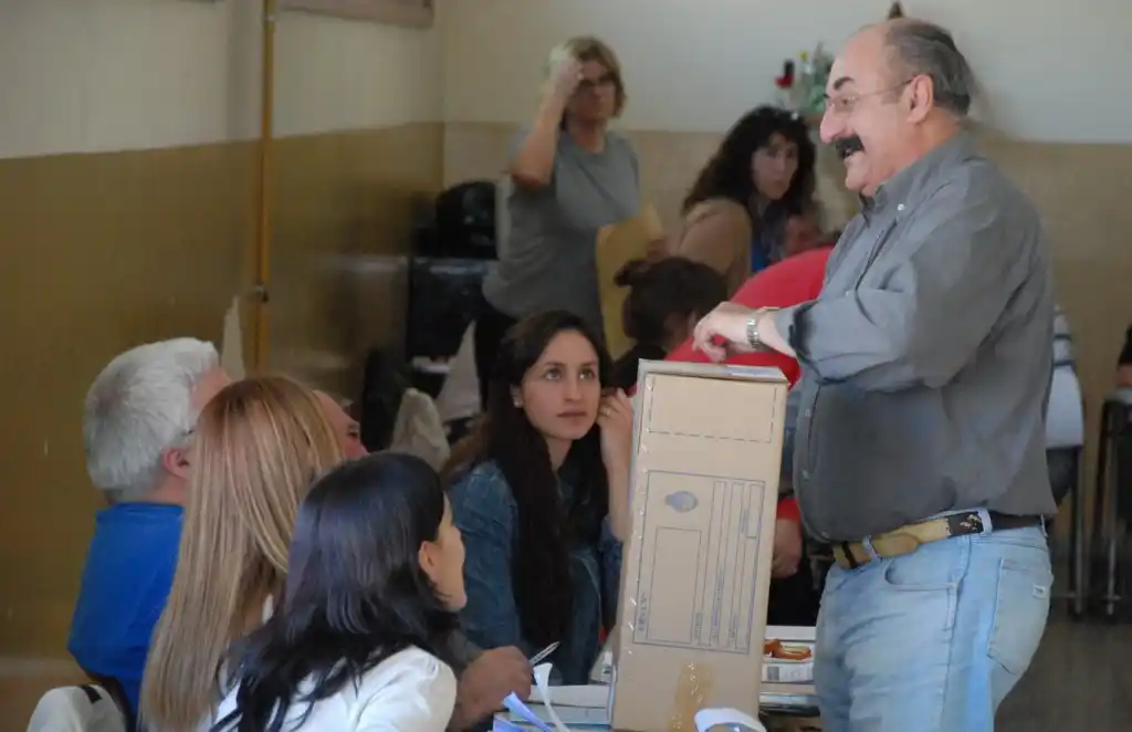 Denuncian al exlegislador Mensi por compra de votos en Coronel Pringles