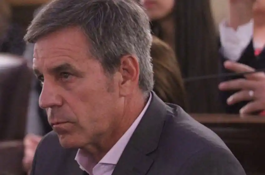 Emilio Jatón: «Hoy los políticos nacen de una puesta en escena»