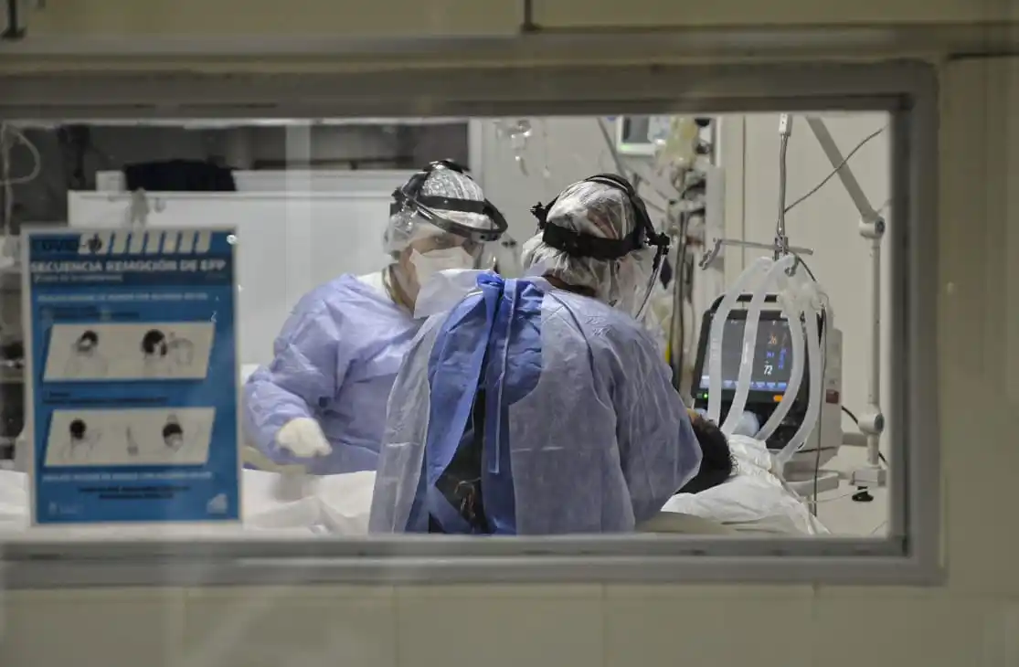 Detectan casos de variantes provenientes de la India y de Sudáfrica entre viajeros llegados al país