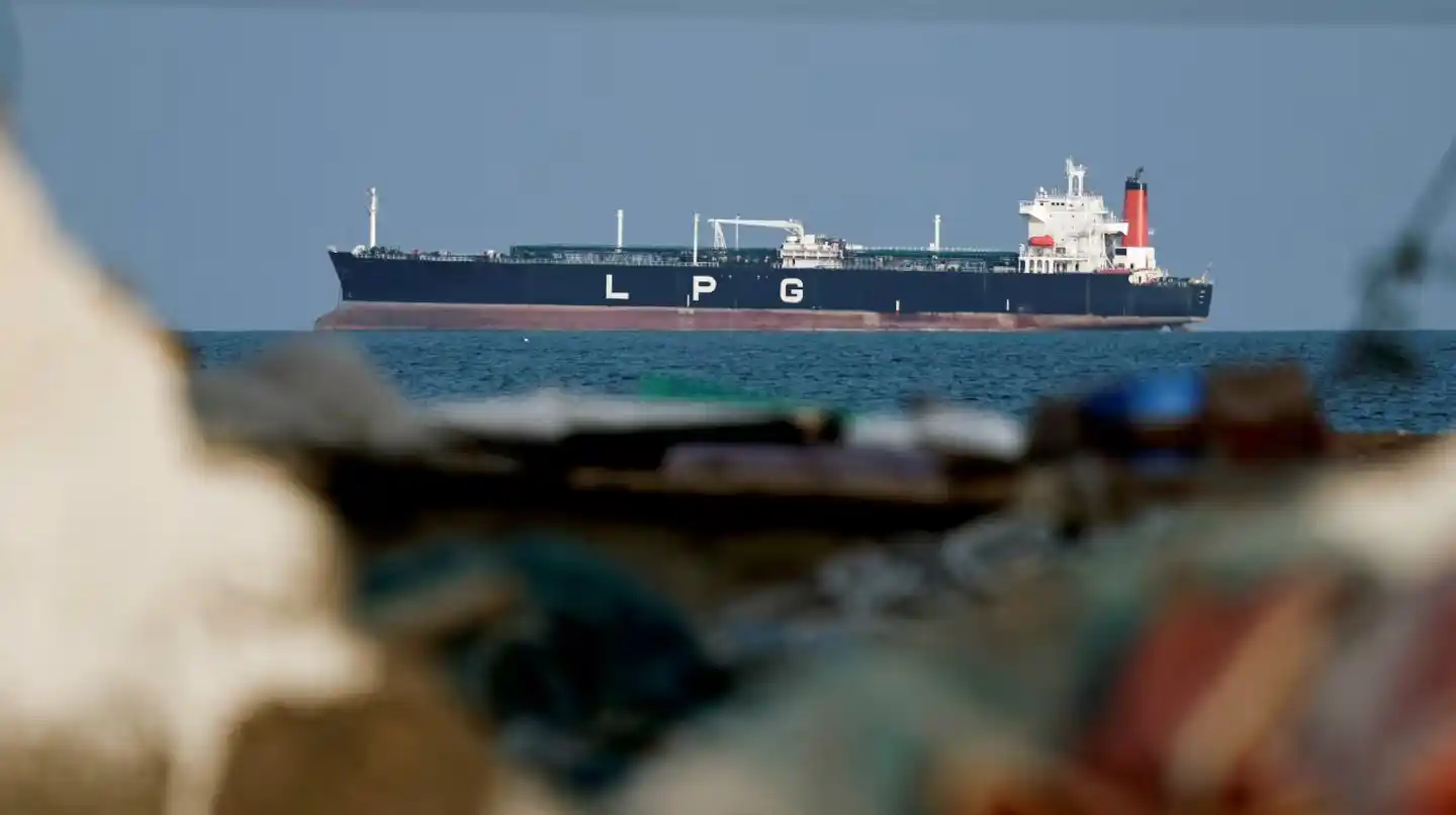 El petróleo cae casi 6% tras el plan de paz de Trump y crece la incertidumbre por la respuesta de Irán. (Foto: REUTERS).