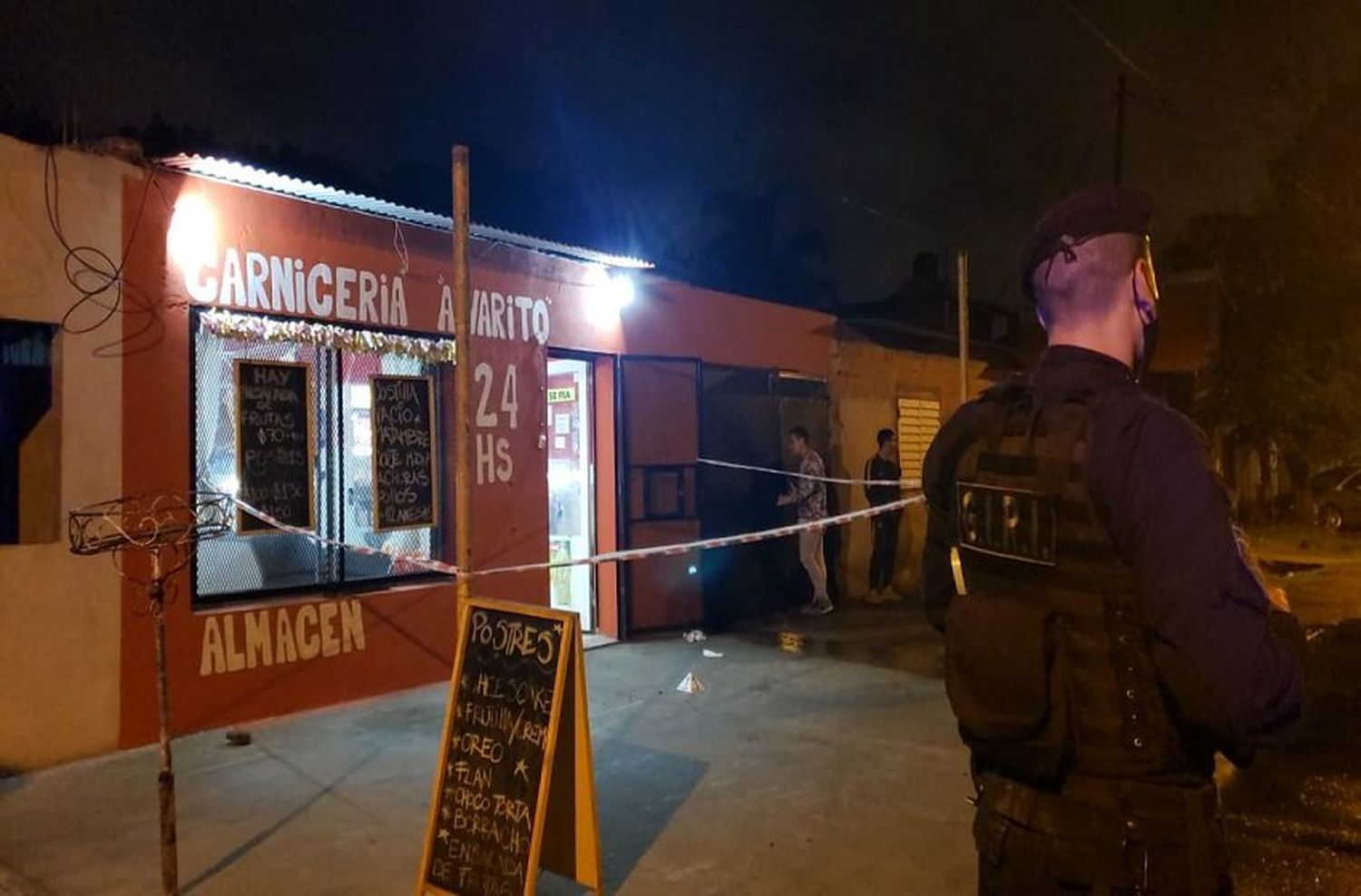 Balearon a un almacenero para robarle en su local y está grave en el Heca