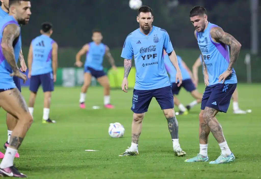 Messi y De Paul, en la práctica de ayer.