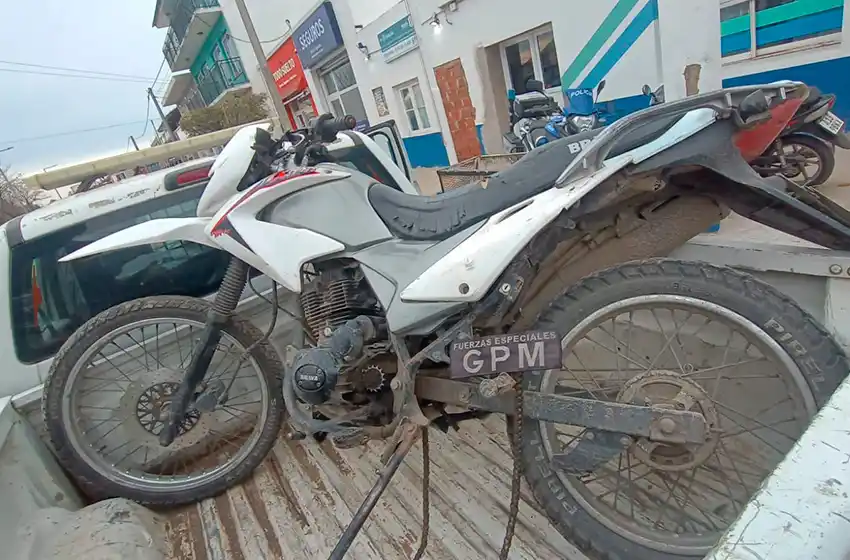 Detienen a dos hombres por encubrimiento y resistencia a la autoridad en Batán