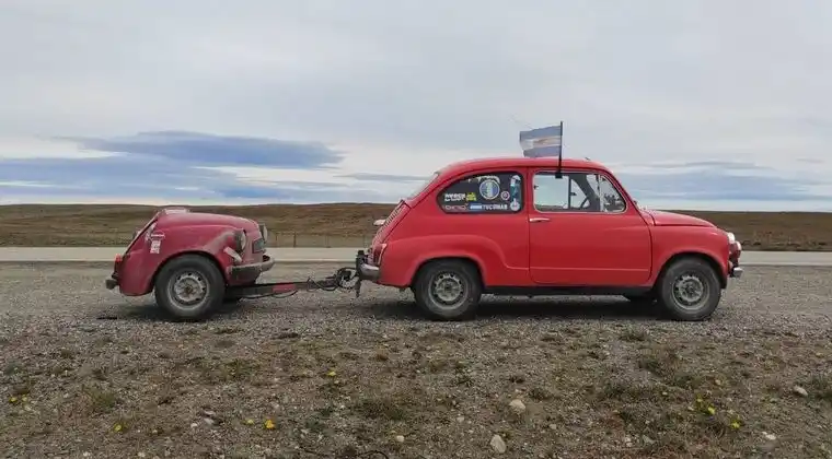 Viajan por el país en un Fitito y medio: ya llevan 11.500 km