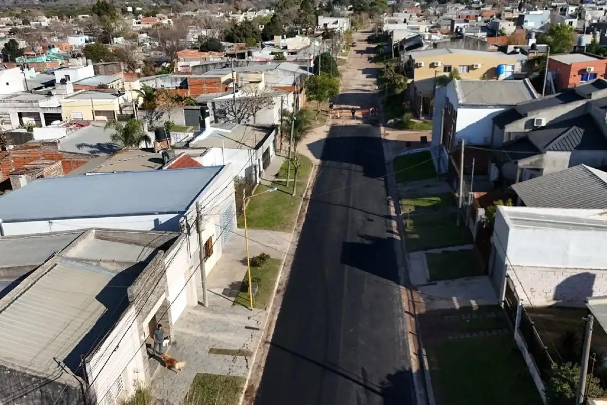 Consorcio vecinal: Finalizó la pavimentación en de la calle Monseñor Angelelli