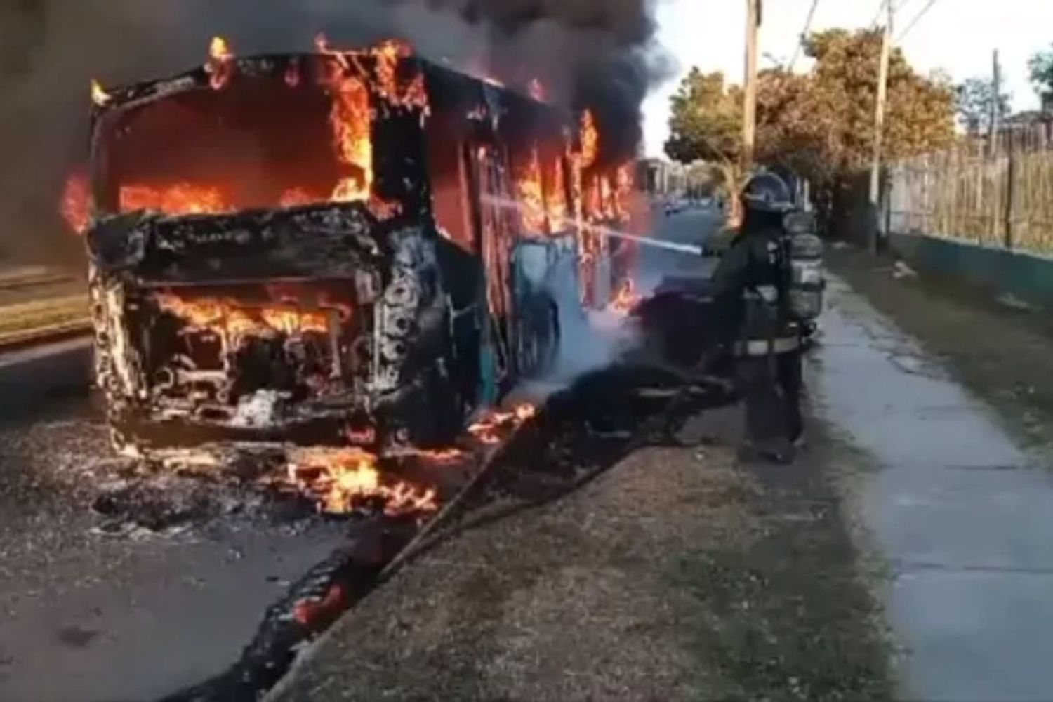 Dos dotaciones de bomberos trabajaron en el lugar.