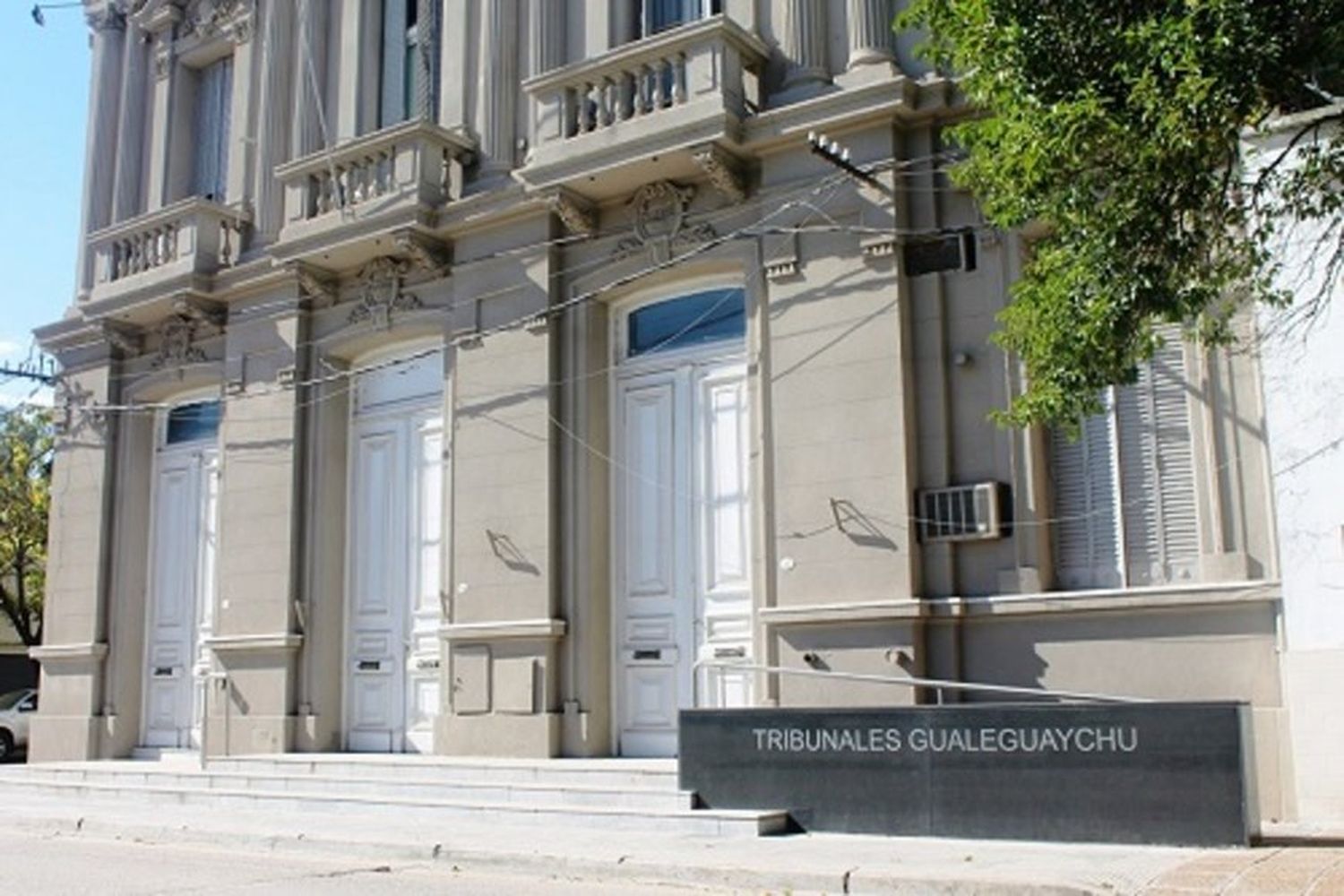 Está prófugo el sujeto condenado por abusar de su hijastra de 12 años