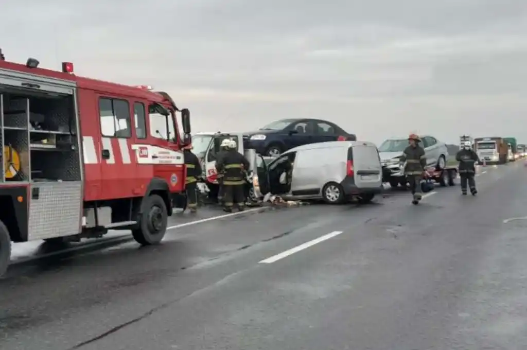La peor parte la llevaron los ocupantes de la Kangoo, de 40 y 19 años de edad.