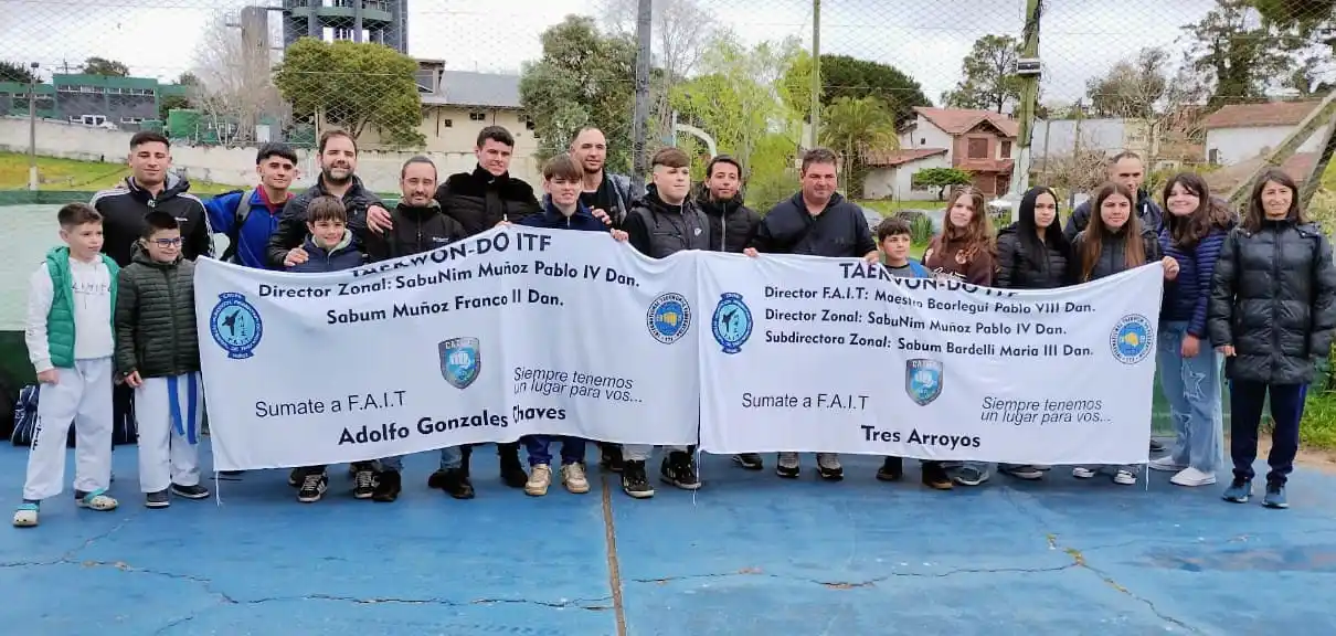 Los tresarroyenses Pablo Muñoz y María de los Ángeles Bardelli, alumnos del Maestro Pablo Beorlegui (VIII DAN), participaron junto a una delegación de 18 competidores de Tres Arroyos y Adolfo Gonzales Chaves.