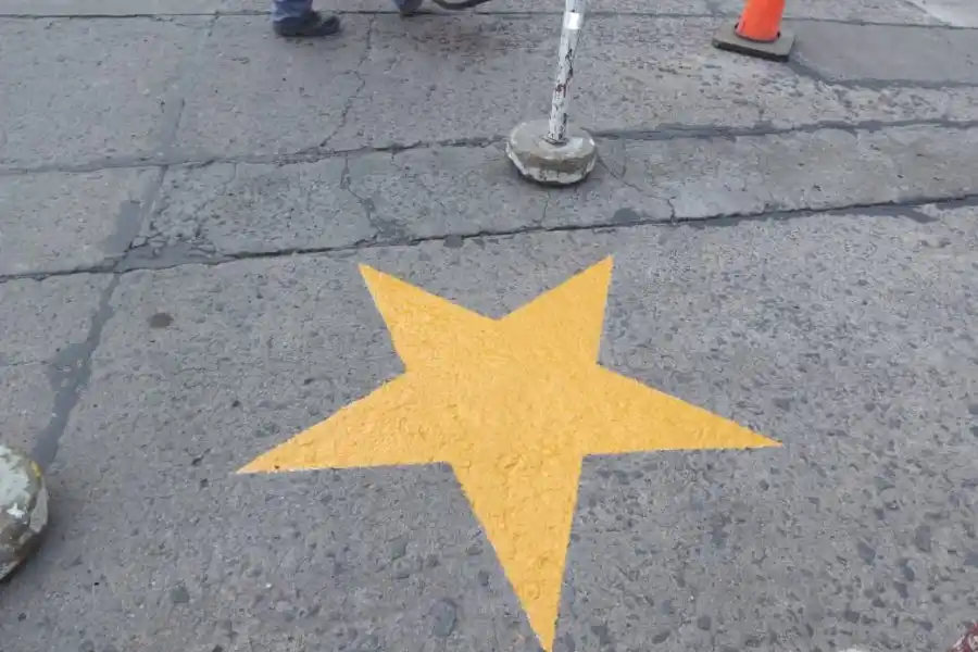 Una estrella amarilla fue pintada en Rafaela en memoria de una persona que perdió la vida en un accidente de tránsito