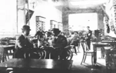 Aspecto que ofrecía el bar y confitería, también biógrafo, "El Moderno".