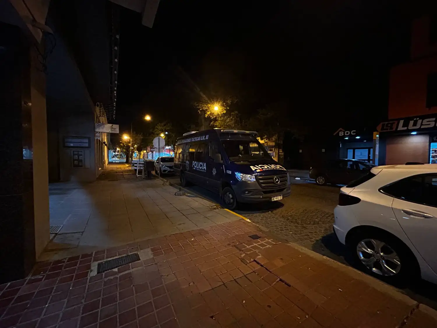 Amplio operativo policial en Rafaela con múltiples procedimientos: un allanamiento en pleno centro de la ciudad - 2
