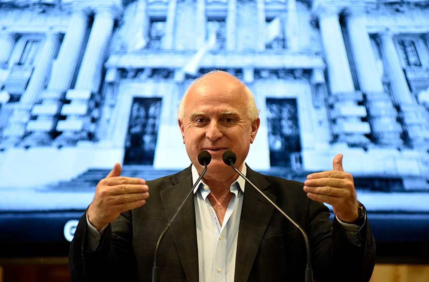 Lifschitz apuntó a dirigentes gremiales «muy politizados» y defendió el aumento salarial por decreto