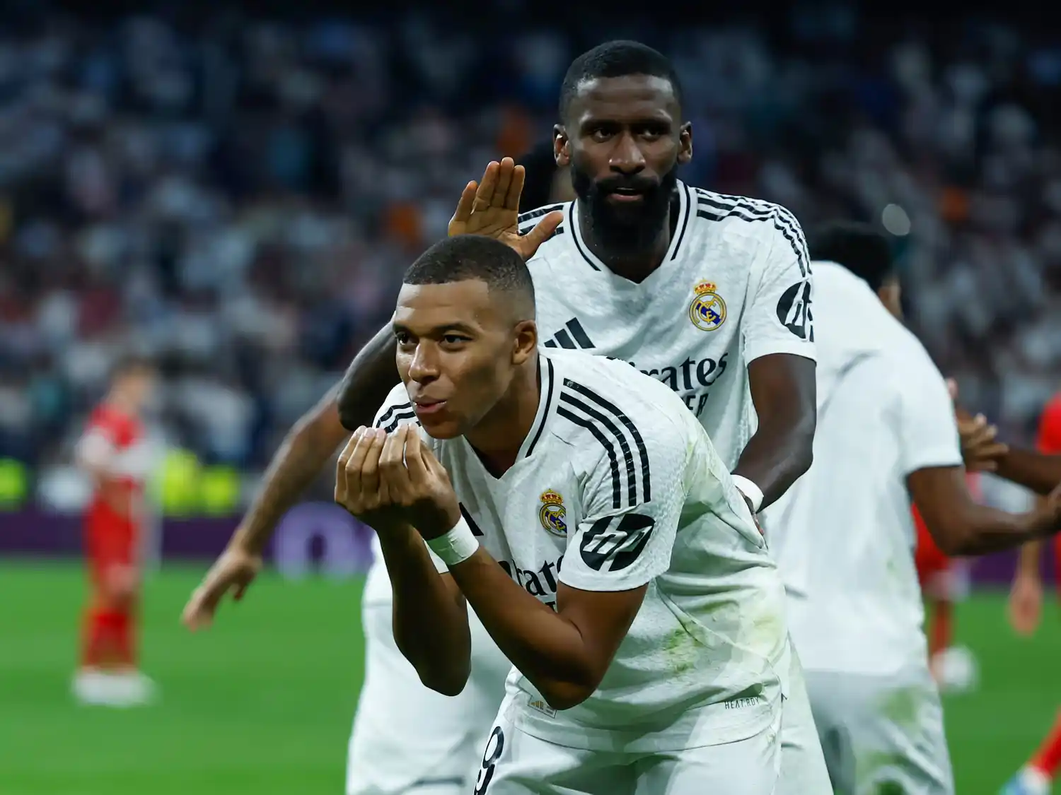 Quién es el talentoso mediocampista alemán que está en la mira del Real Madrid