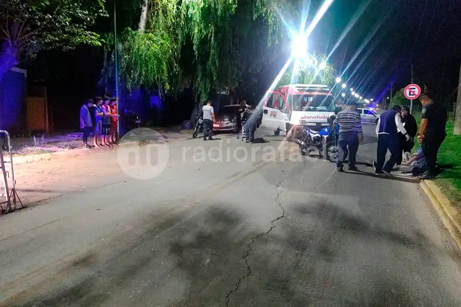 Choque de dos motos terminó con una mujer hospitalizada