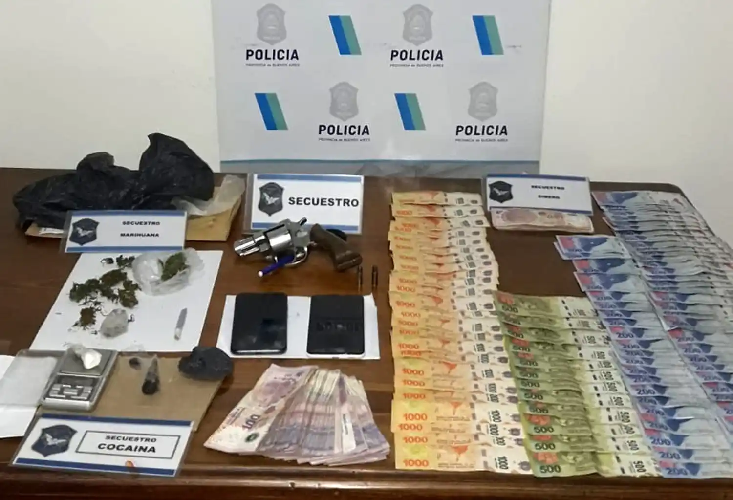 Estaba con arresto domiciliario y vendía droga