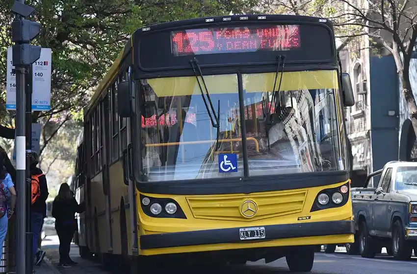 Javkin sobre el paro de colectivos: “Durante 2 o 3 meses no vamos a poder llenar los coches, necesitamos una solución de fondo”