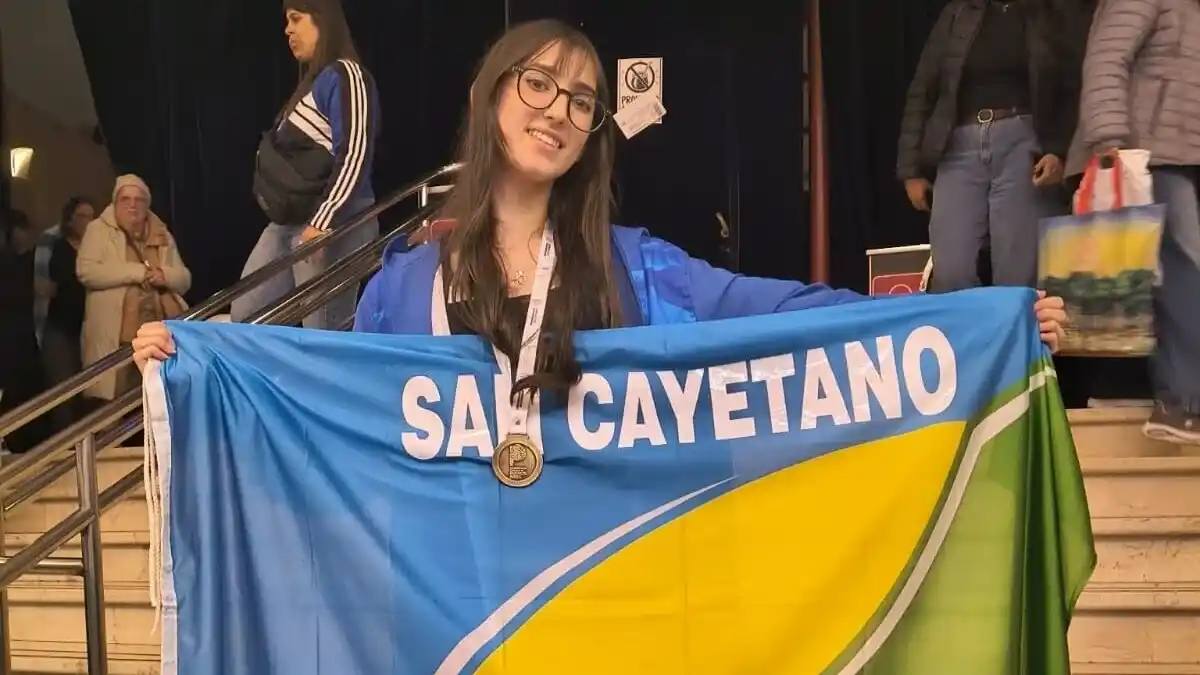 Sofía Pecker con la primera medalla de oro