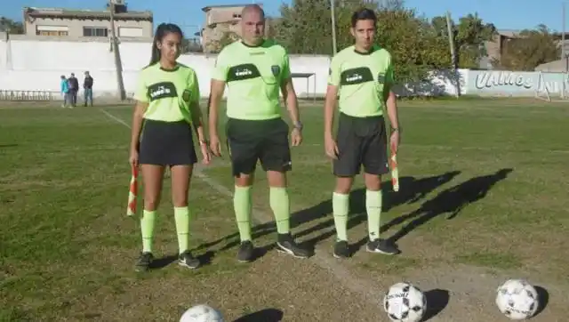 Una jueza de línea fue víctima de violencia de género durante un partido
