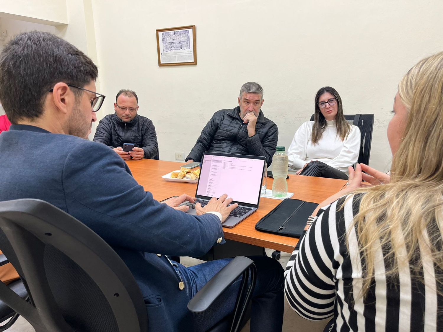 El gobernador Pullaro se reunió con concejales de la ciudad