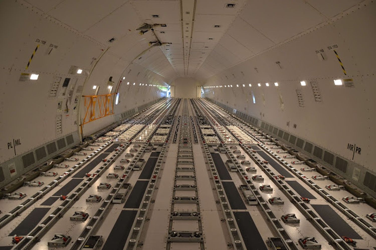 EVA Air revisa un pedido de aviones de pasajeros y lo cambia por aviones cargueros