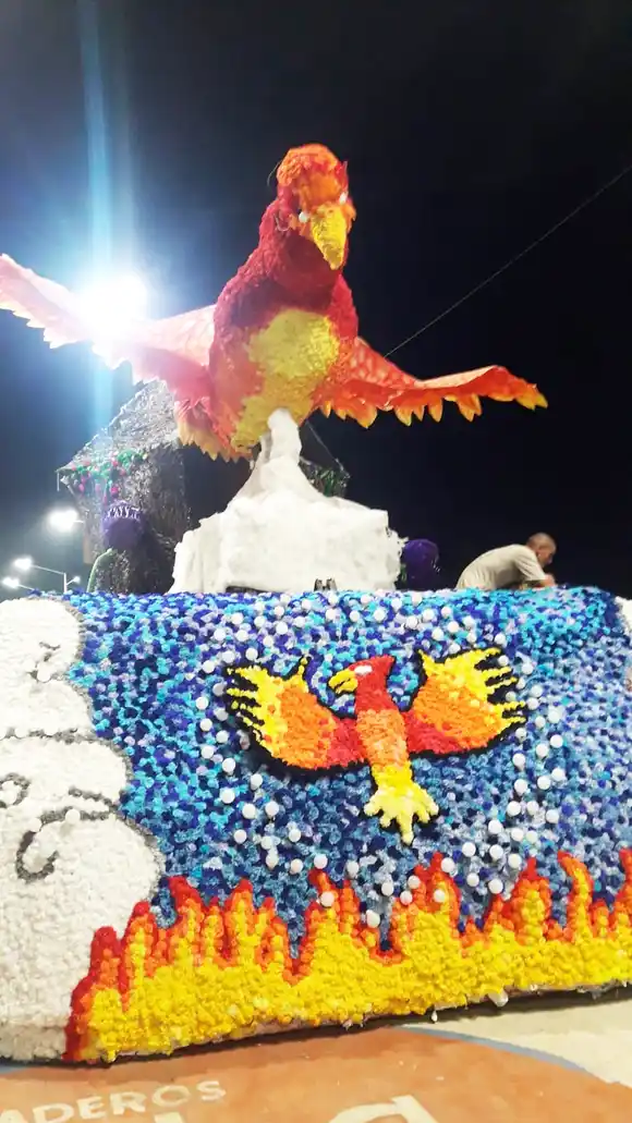 Exitoso inicio del tradicional desfile de carrozas 