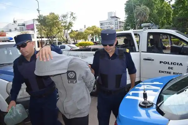 Detienen al sospechoso de robar en el local de ropa frente al hipódromo