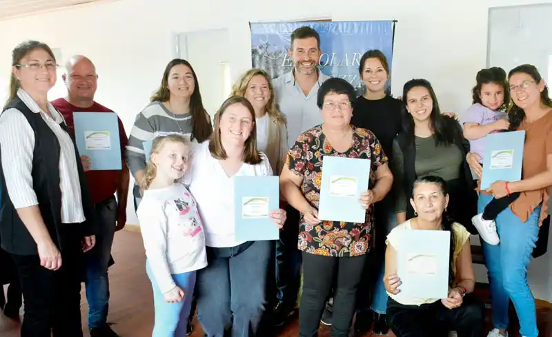 Desarrollo Humano acompañó a emprendedores con la entrega de microcréditos en El Solar
