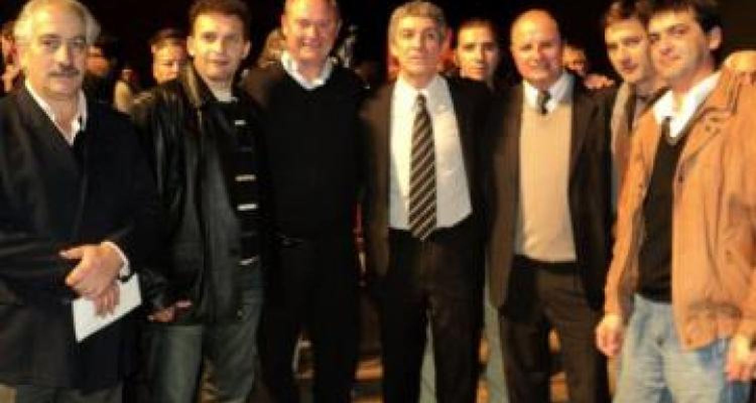 Scioli entregó subsidios a clubes sampedrinos