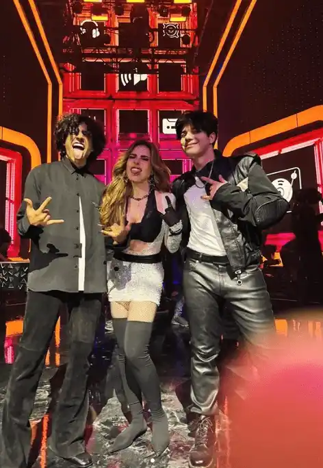 Miguel compartió esta gráfica con su hermano y su madre, Gloria Trevi. Foto Instagram