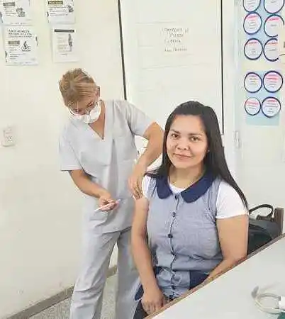 Se aplicaron vacunas covid-19 al personal 
de las fuerzas de seguridad y docentes