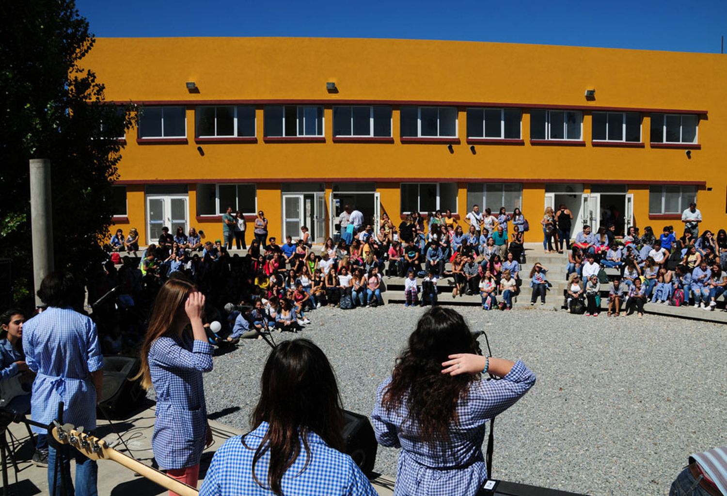 Campaña solidaria para ayudar con materiales artísticos a los estudiantes de Polivalente 