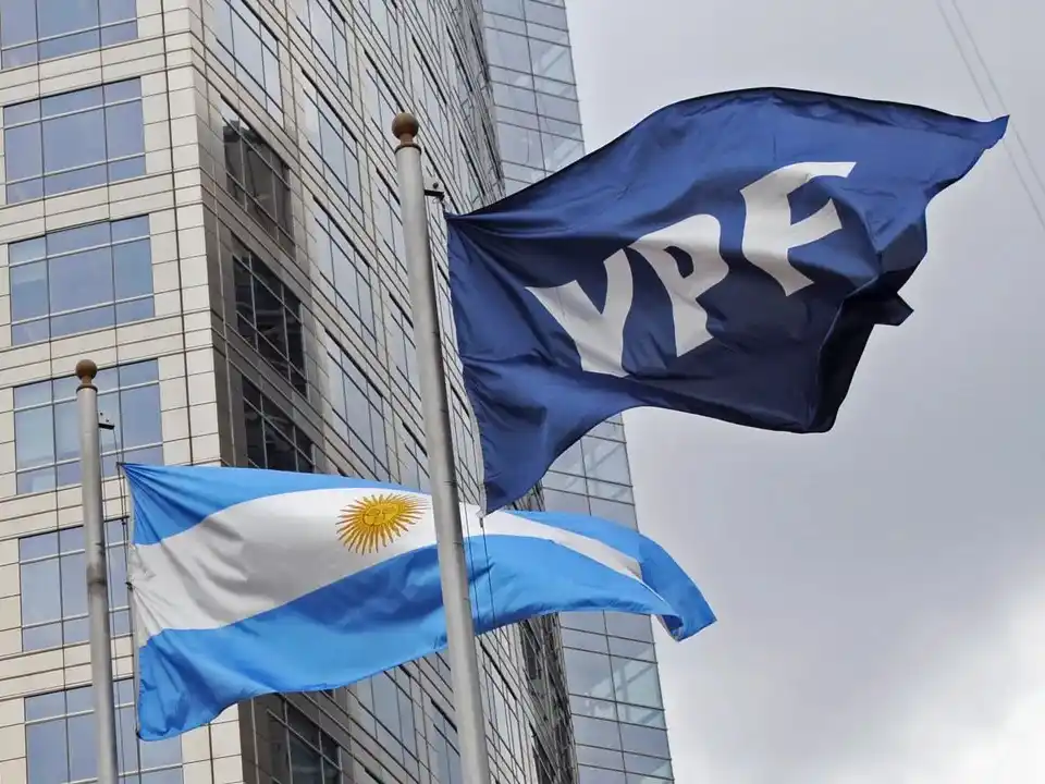 La jueza Preska rechazó un pedido de Argentina y se mantiene la orden sobre las acciones de YPF