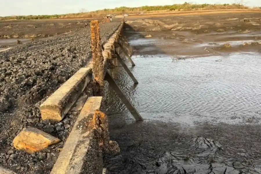 El gobierno comienza a repartir dinero para la compra de agua embotellada