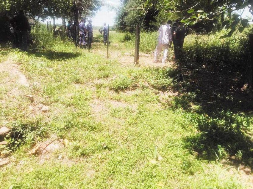 Hallan a un hombre sin vida en un patio