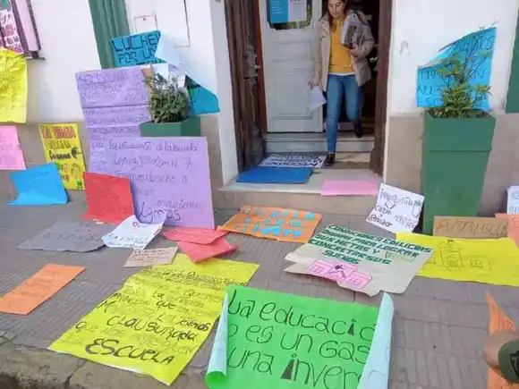 Escuela López Jordán marchó en reclamo por mejoras edilicias