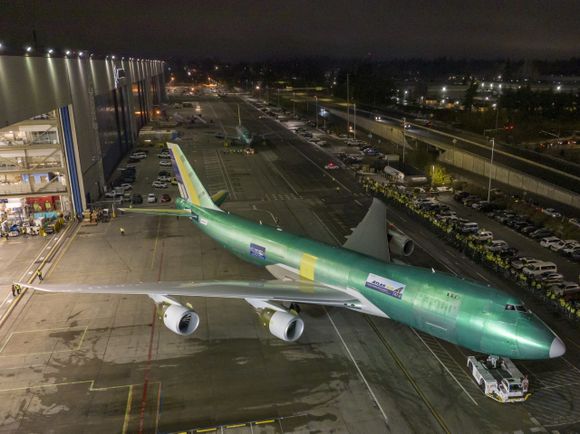 First flight of the last Boeing 747 produced