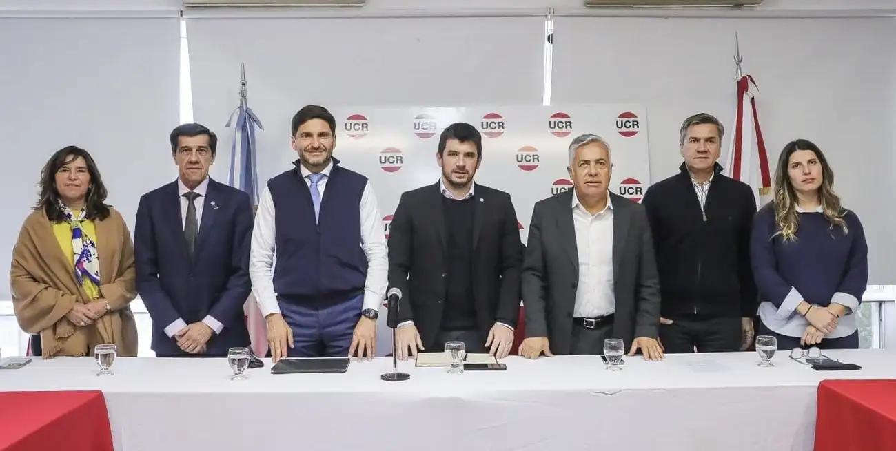 Sadir, Pullaro, Chiarella, Cornejo y Zdero, en la trascendente reunión de este miércoles. Foto: Gentileza