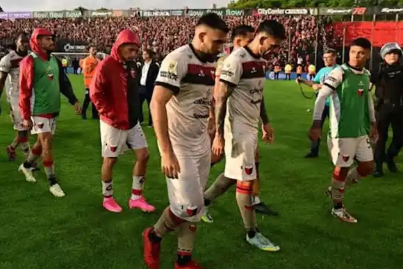 Colón pidió ante AFA la nulidad de su descenso