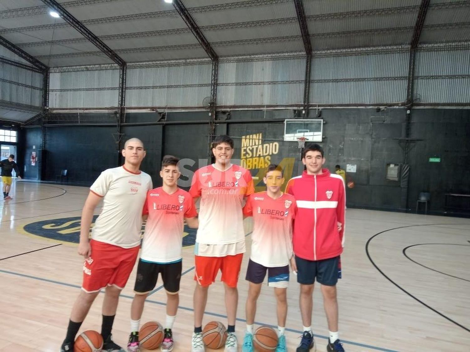 Basquetbolistas de Atenas entrenan en Obras Sanitarias