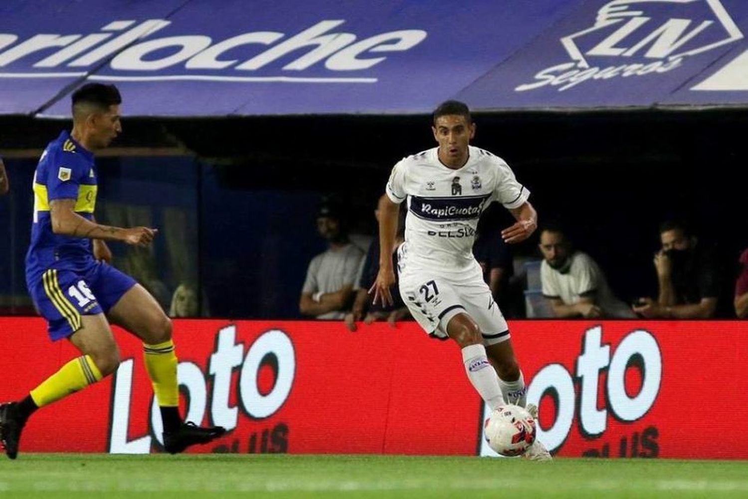 Manu Insaurralde festejó ante Boca en la Bombonera