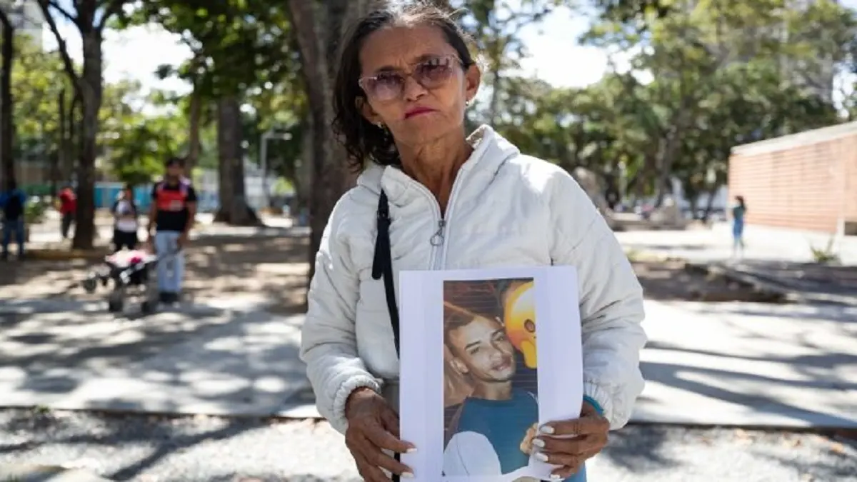 Familiares de Carlos Valecillos denuncian que no los dejan verlo luego de que atentó contra su vida