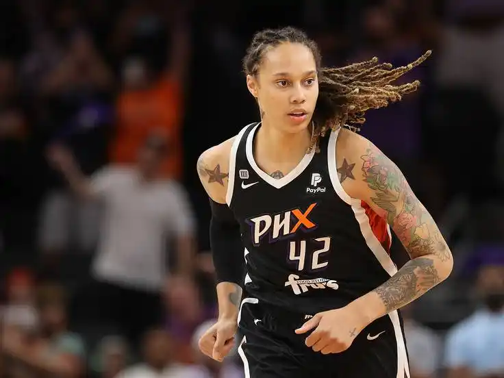 Rusia liberó a basquetbolista Griner y EE. UU. a traficante de armas Bout