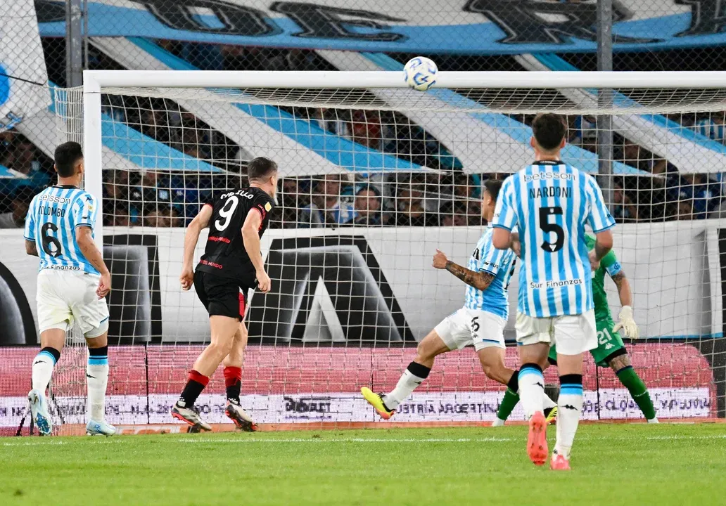 Torneo Apertura: Estudiantes de La Plata recibe a Racing, en un partido que promete muchas emociones