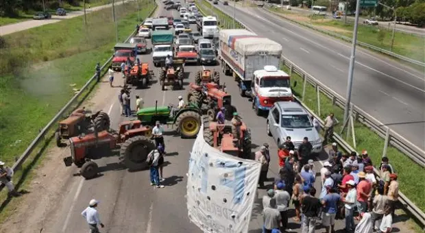 Ruralistas pidieron endurecer medidas contra el Gobierno y llamaron a no votar a Scioli