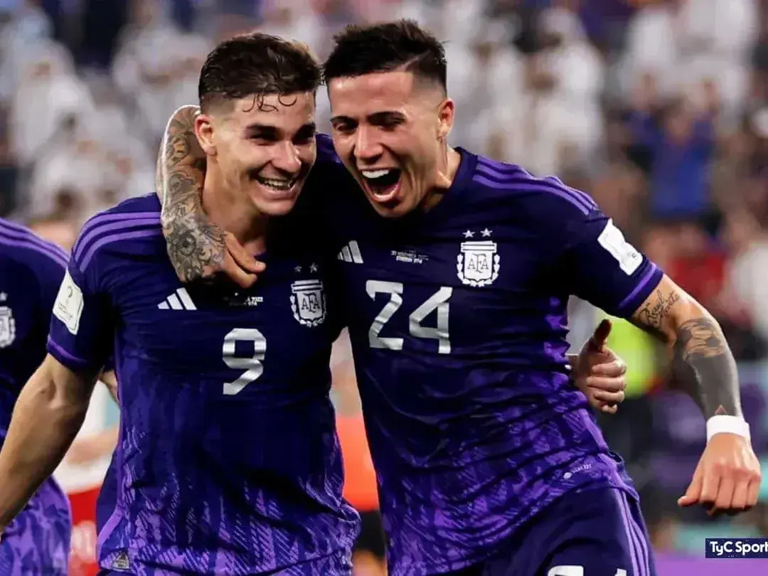 Julián Álvarez y Enzo Fernández , juntos en la Selección Argentina. Foto: AFA