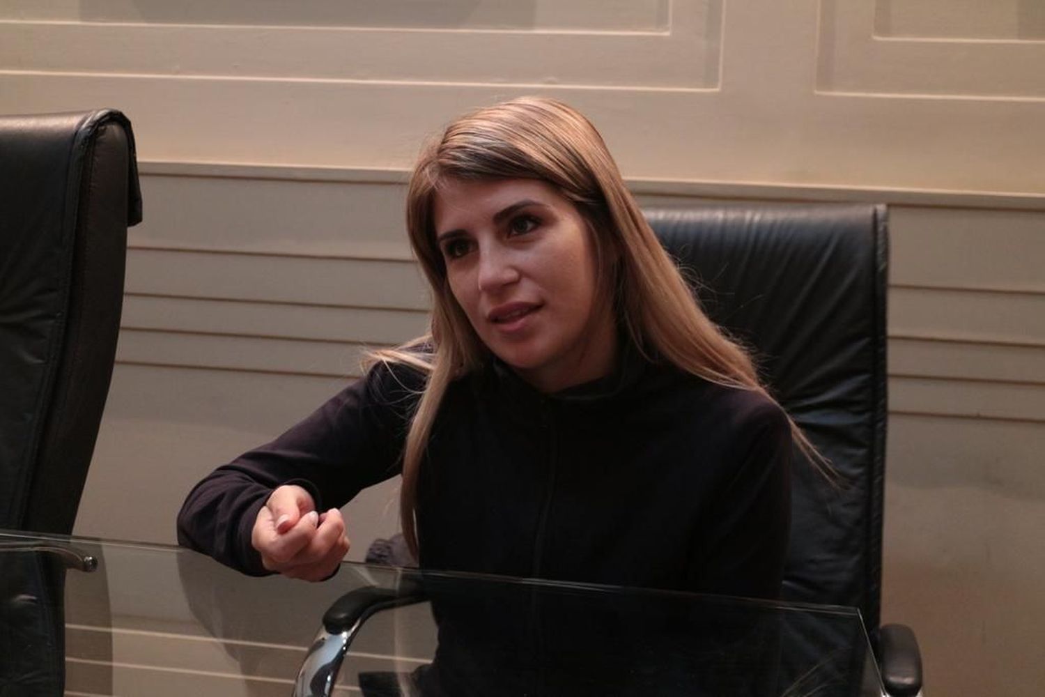 Desde La Plata dicen que la inspectora no fue despedida por el video hot sino por "ausentismo"