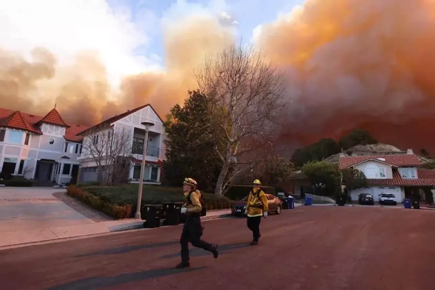 Lujosas residencias dañadas por el humo y el fuego