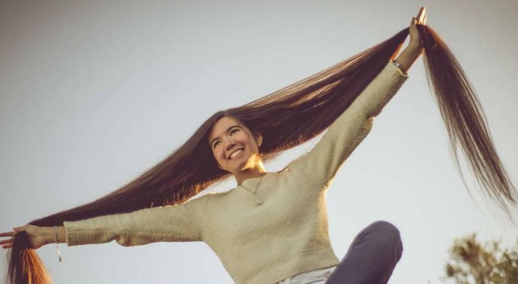 Es cordobesa la adolescente con el pelo más largo del mundo